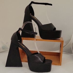 Lulu's Black Platform Sandals. NWOT